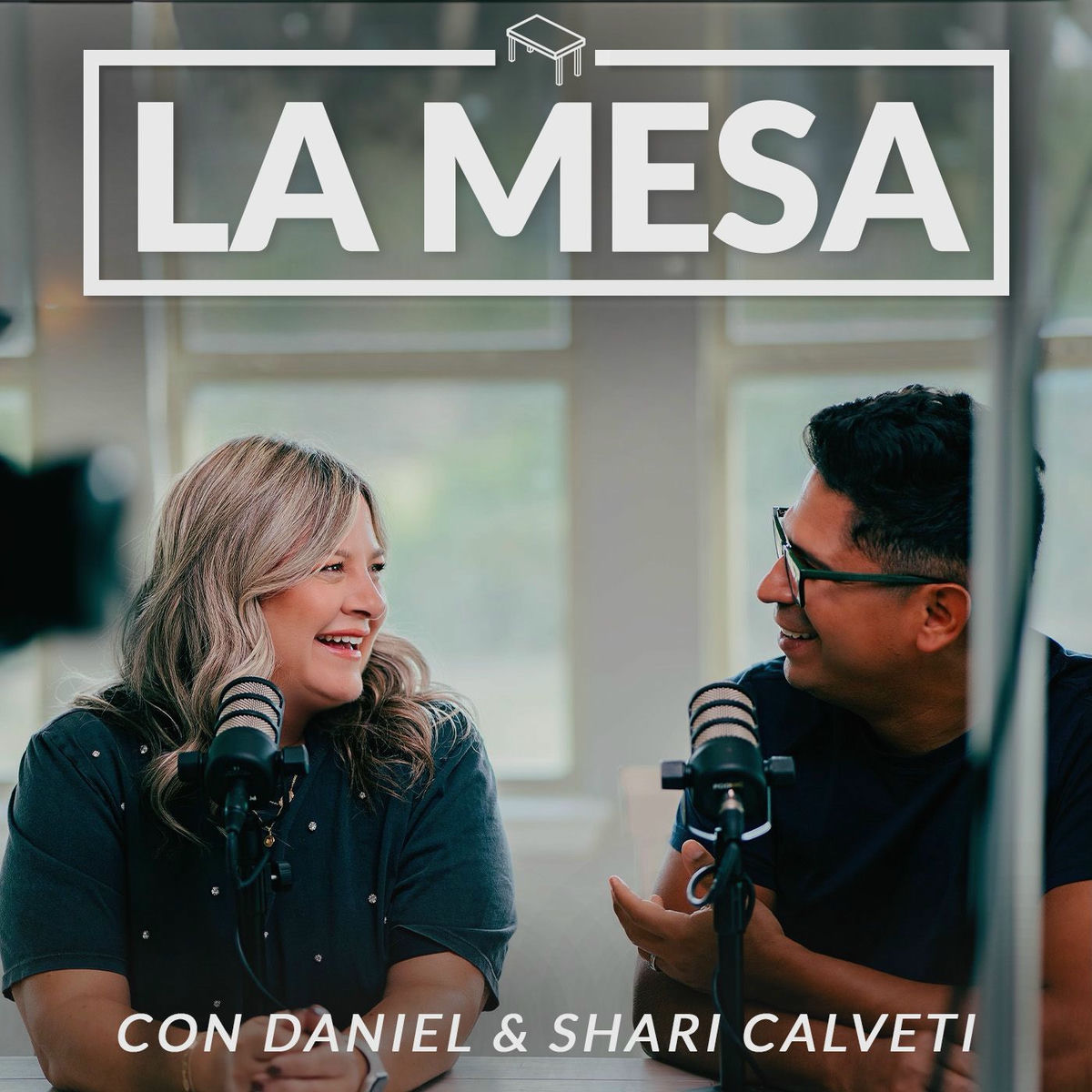 Show cover of La Mesa con Daniel y Shari Calveti