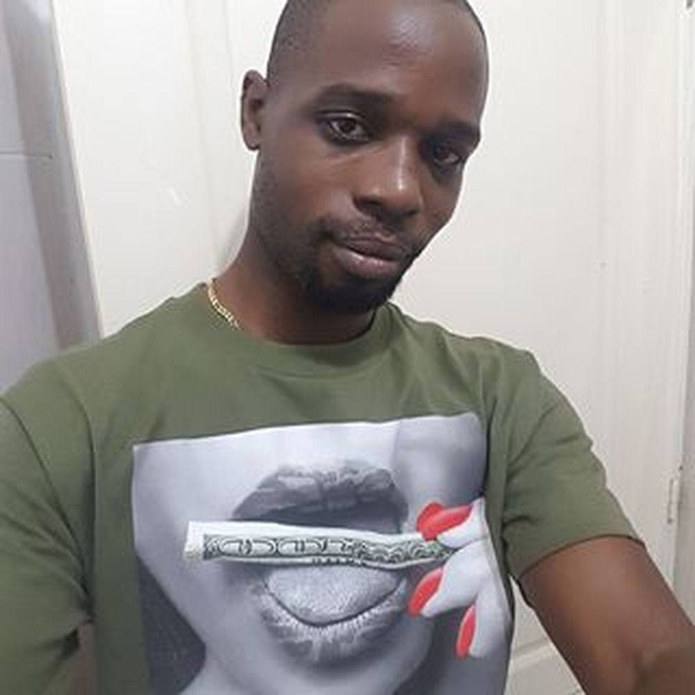 Deezer profile picture for @aaron